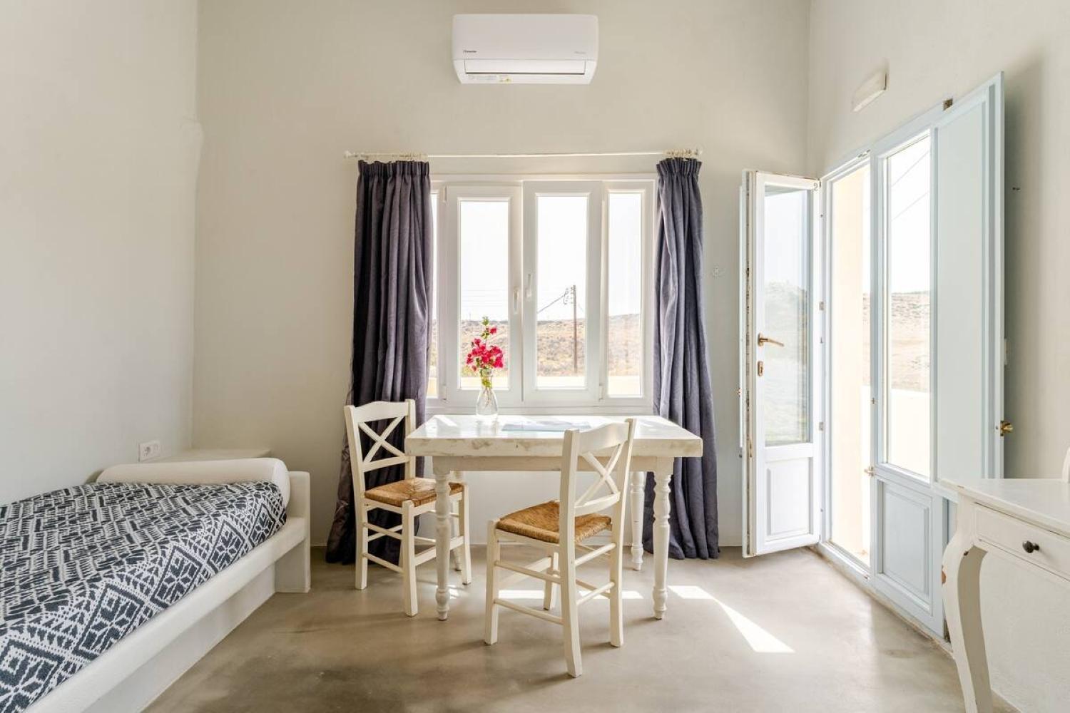 Drakkar Houses Fira  Luaran gambar